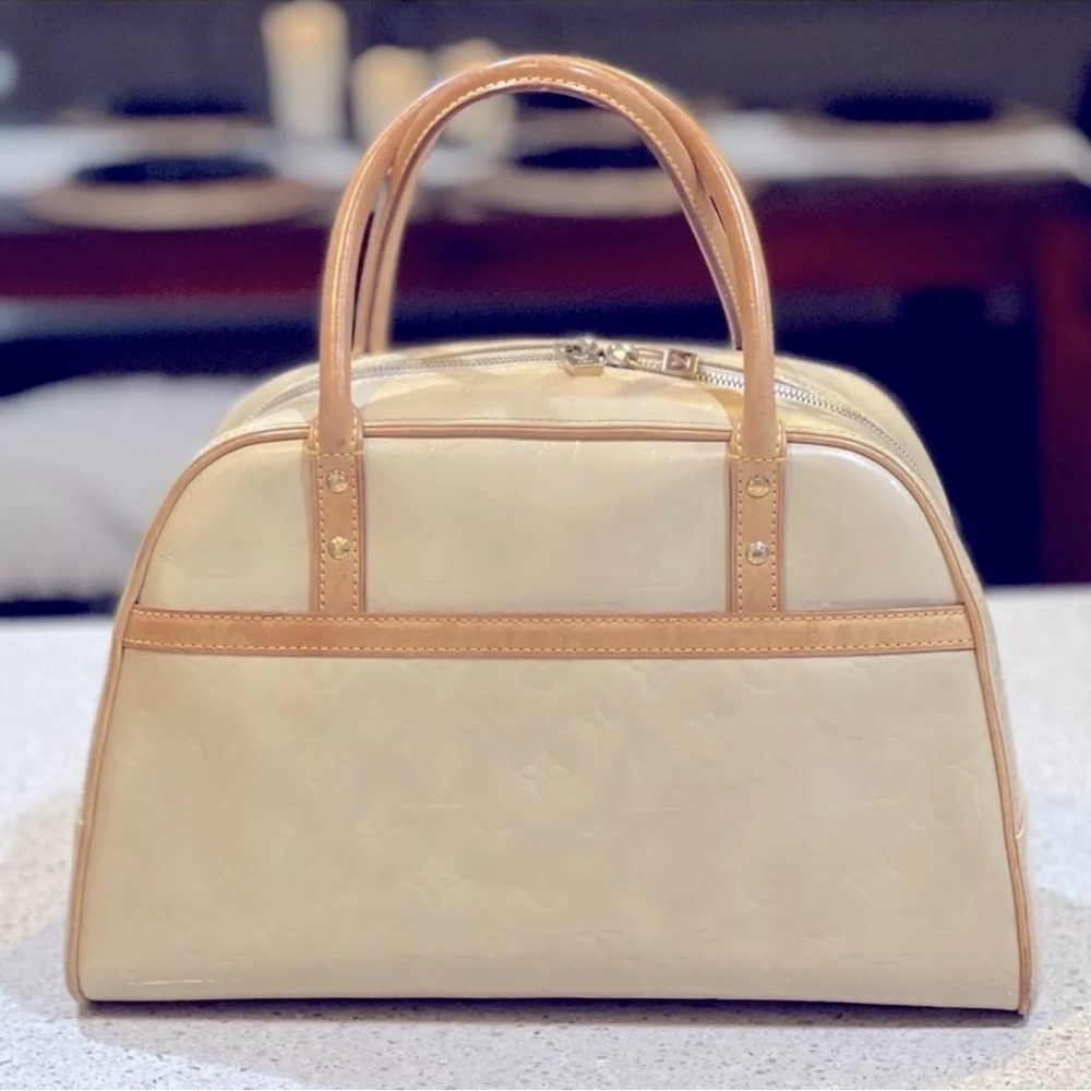 Louis Vuitton Tompkins Vernis BA0013 Elegant Cream and Tan Women's Handbag